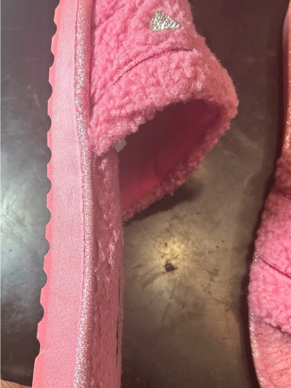 Juicy Couture Sherpa Pink Slide Slippers with Embroidered Logo - Picture 7 of 9